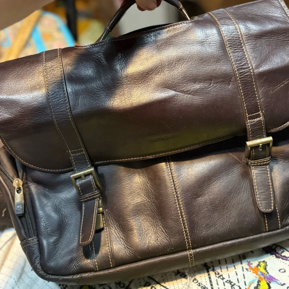 Samsonite Colombian Leather Flapover Laptop Case travel brown classic
